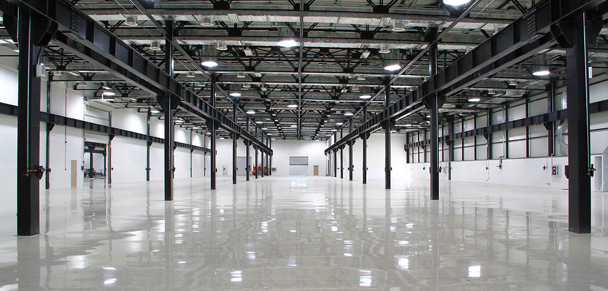 epoxy flooring applied in a large well lit warehouse